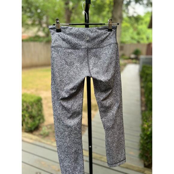 Lululemon High Times Crops Rio Mist White/Black Cropped Leggings Womens Size 6 - Picture 4 of 8